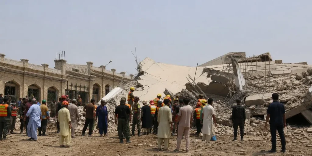 pakistan school roof collapse